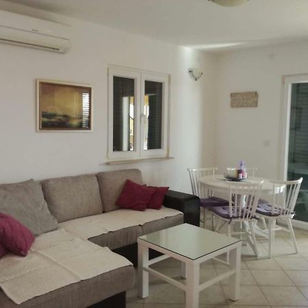 Apartman Dora Povljana Εξωτερικό φωτογραφία
