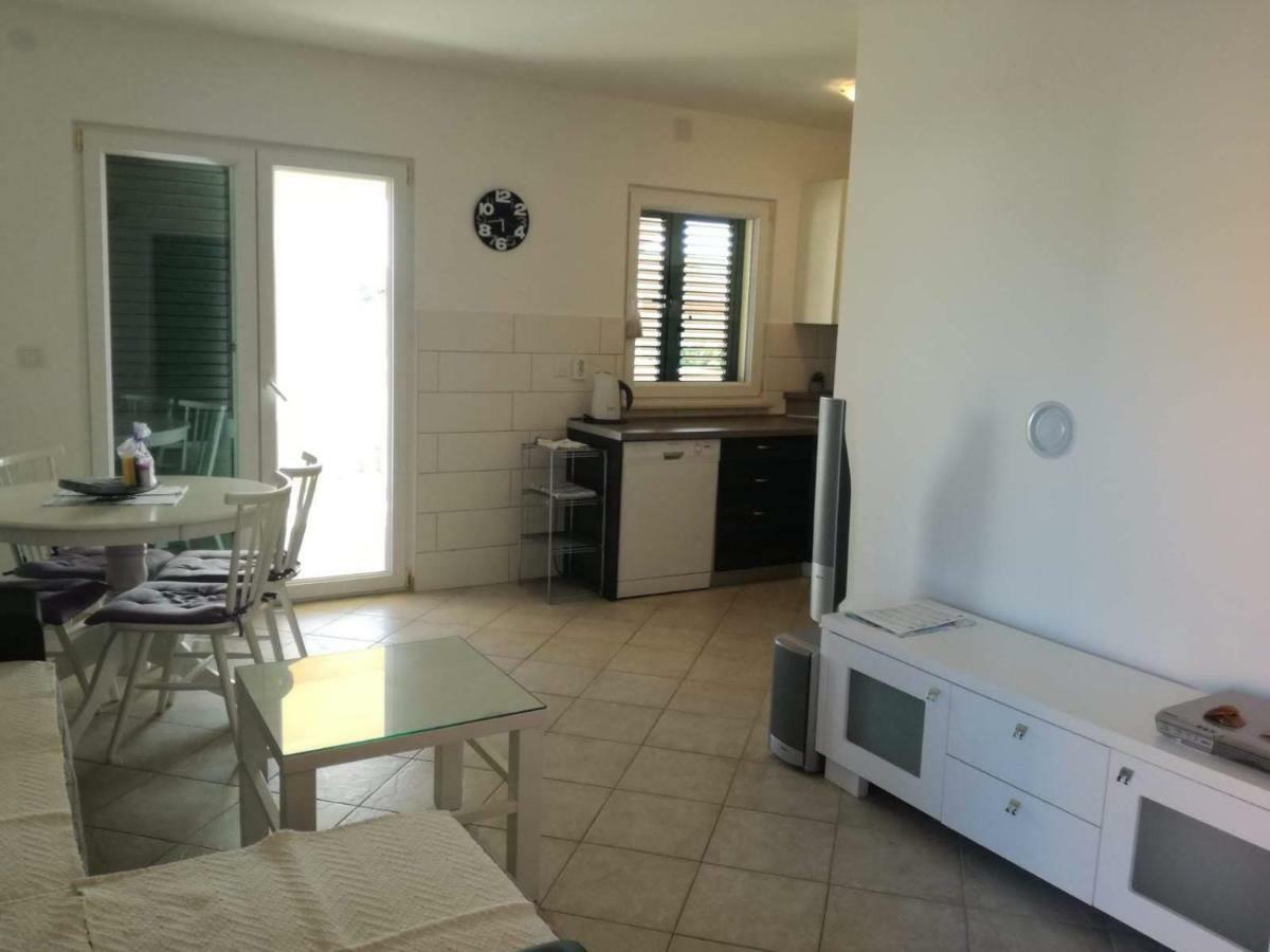 Apartman Dora Povljana Εξωτερικό φωτογραφία